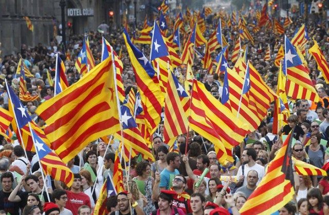 El Tesoro Público sigue cobrando (menos) por sus Letras a 3 y 9 meses pese a la tensión catalana