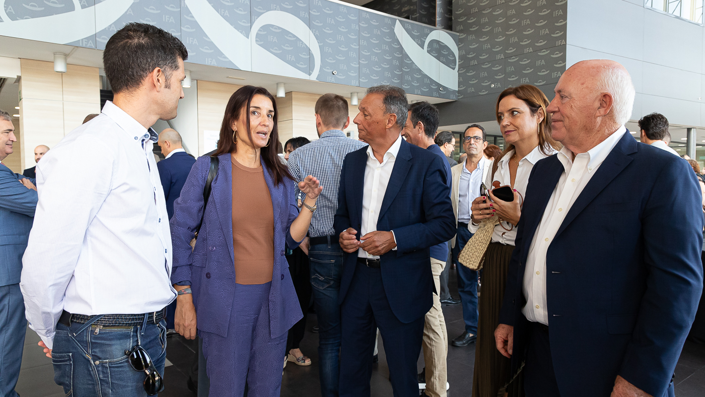 Encuentro de la CEV con las conselleras Salomé Pradas, Nuria Montes y Ruth Merino (Fotos: PEPE OLIVARES)