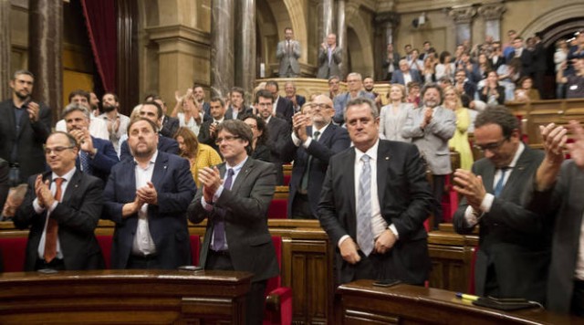 Adeslas rescinde la póliza de seguros a los diputados del Parlamento catalán ante el aumento del riesgo