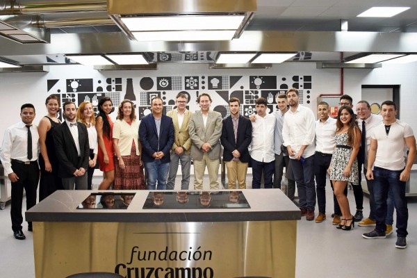 Ángel León inaugura el nuevo curso de la Escuela de Hostelería de Valencia