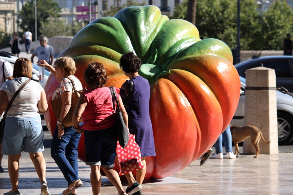 Una de las hortalizas gigantes usadas para celebrar que València es capital de la alimentación. - 