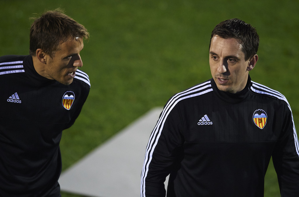 Gary Neville debe romper el maleficio de la segunda vuelta con números de campeón