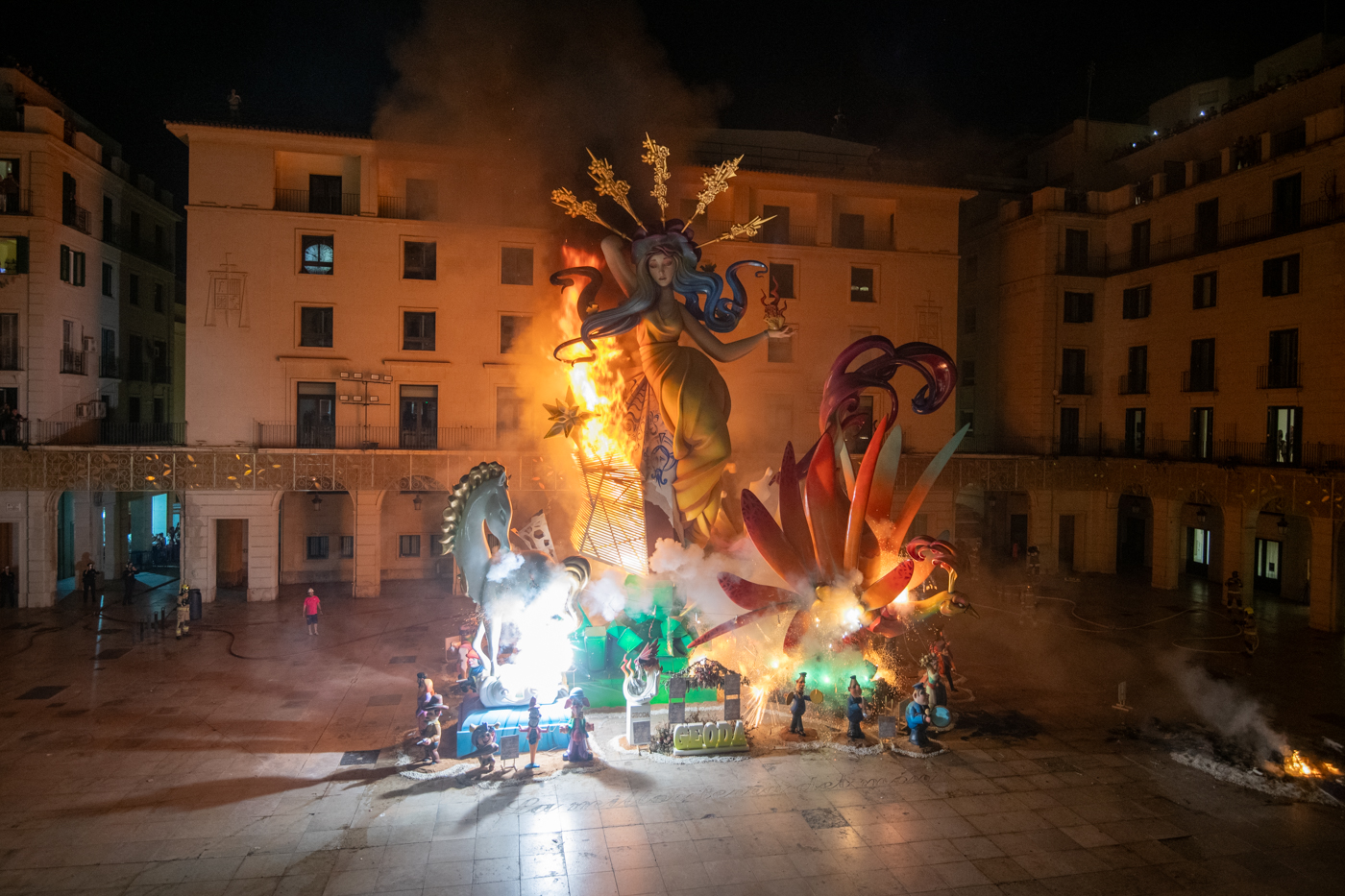 Cremà de Fogueres 2023 en Alicante (Fotos: Rafa Molina)