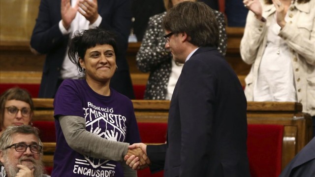 JxSí y la CUP debaten durante horas la forma en que votarán la declaración de independencia