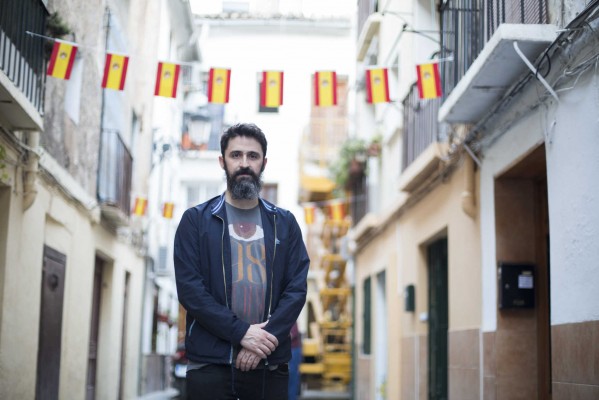 Banderas afuera, esto es un atraco: Eugenio Merino saca a pasear la rojigualda por Intramurs 