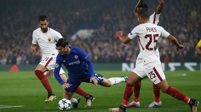 La UEFA abre expediente al Roma por cánticos racistas de su afición ante el Chelsea
