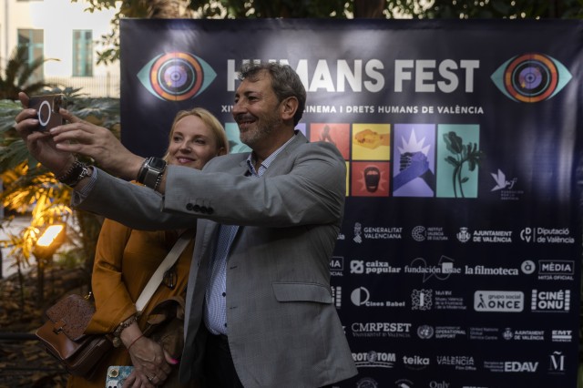 Patricia Bolinches transforma un casco de guerra en un nido de paz para el XVI Humans Fest