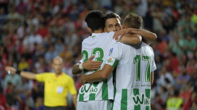 El Betis vence al Alavés y 'duerme' en Europa