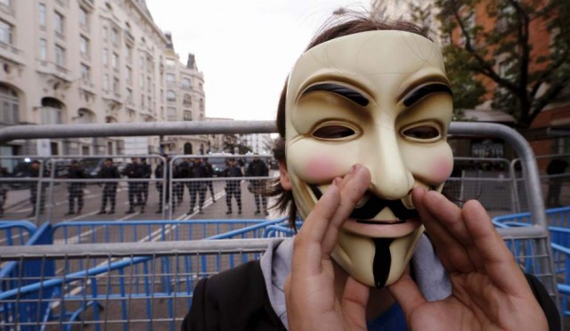 Anonymous tumba la web del Constitucional en su campaña para defender 