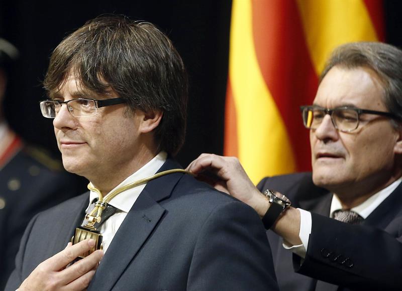 El Gobierno podría impugnar la toma de posesión de Puigdemont por no acatar la Constitución