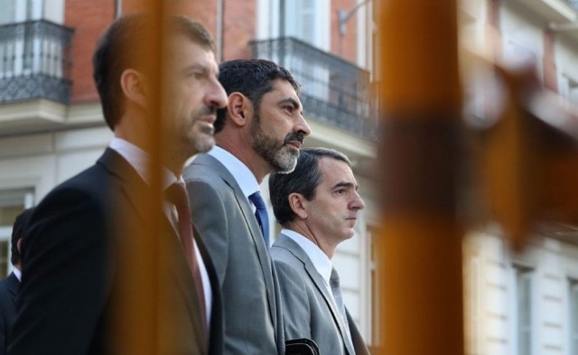 Interior contempla relevar a Trapero con el artículo 155 para 'despolitizar' los Mossos 