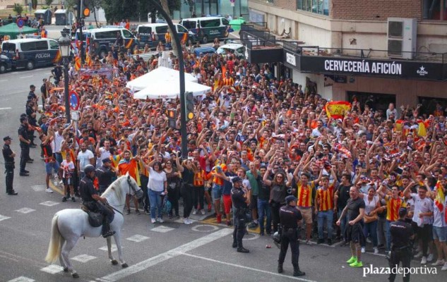La afición brinda un caluroso recibimiento al VCF