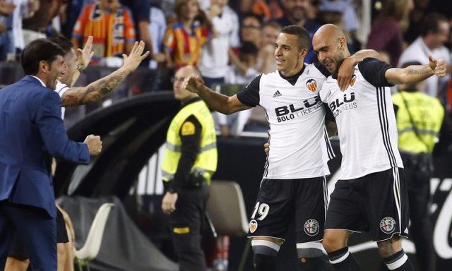 Rodrigo brilla ante la mirada de Lopetegui