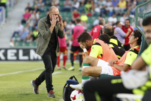 El Alcoyano saca los colores al Elche 