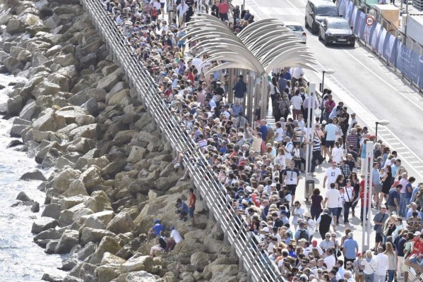 Más de 100.000 amantes de la vela despiden a los barcos de la Volvo Ocean Race en Alicante