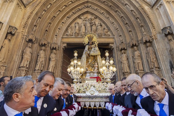 Procesión por el centenario de la coronación de la Virgen de los Desamparados (Fotos: Marga Ferrer)