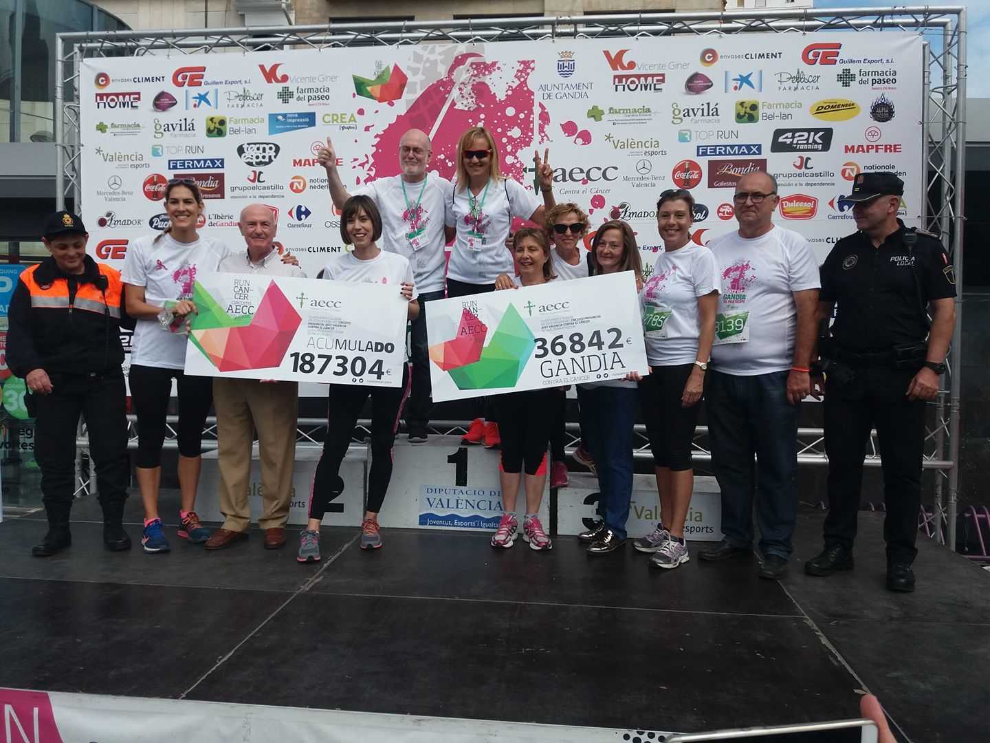 Gandia hace historia con más de 5.000
participantes y el RunCáncer bate récords
recaudando 44.145 € en un mismo fin de
semana 
