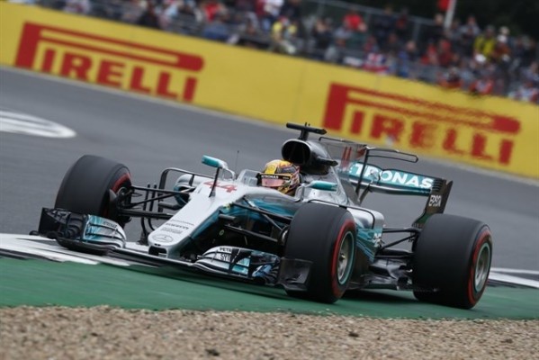 Hamilton vuelve a ganar, pero Vettel salva una primera bola de Mundial en Austin

