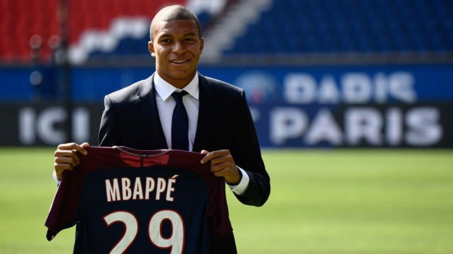 El francés Kylian Mbappé gana con claridad el 'Golden Boy 2017' por delante de Dembélé y Gabriel Jesús