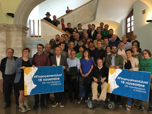 Los organizadores de la manifestación por la financiación hacen campaña para conseguir más asistentes