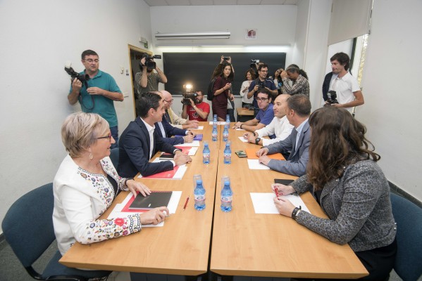 La refundación del pacto, capítulo 1: el PSPV quiere arreglar 'el vaso', Compromís insiste con 'la gota' 