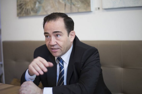 Ejecutar el embargo de las acciones y adjudicárselas a un tercero: otra opción para el IVF ante las 