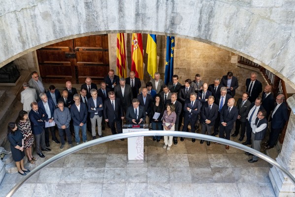 La Generalitat suscribe el manifiesto en defensa de la cerámica de Castellón (Fotos: Pau Bellido)