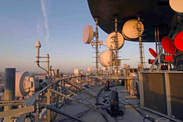 Telefónica vende un 24,8% de su filial de infraestructuras Telxius a KKR