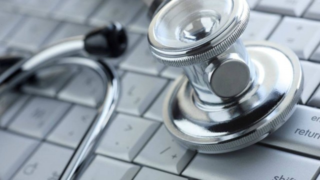 Casi la mitad de los españoles no se fía de la información médica que encuentran en internet