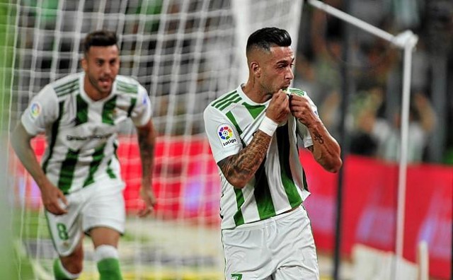 Sergio León se lo pone difícil a Quique Setién