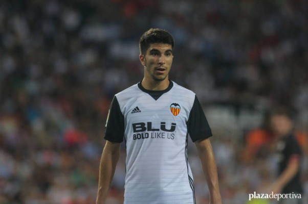 Carlos Soler volverá a la 'sala de máquinas' en Vitoria