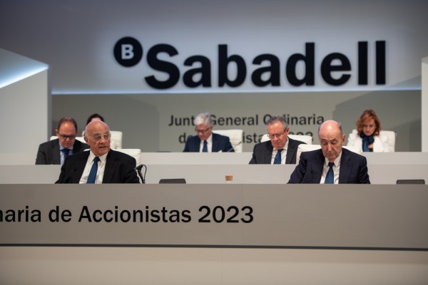 Junta de accionistas del Banco Sabadell 2023 en Alicante (Fotos: Rafa Molina)