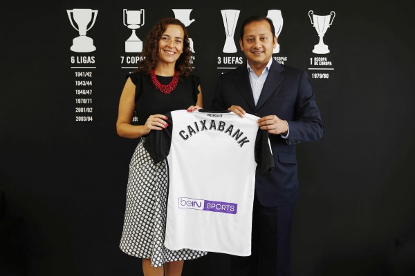 El Valencia CF y CaixaBank renuevan patrocinio hasta 2021