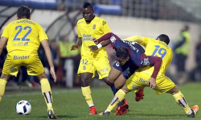 Las Palmas repite victoria ante un Eibar que no se rindió
