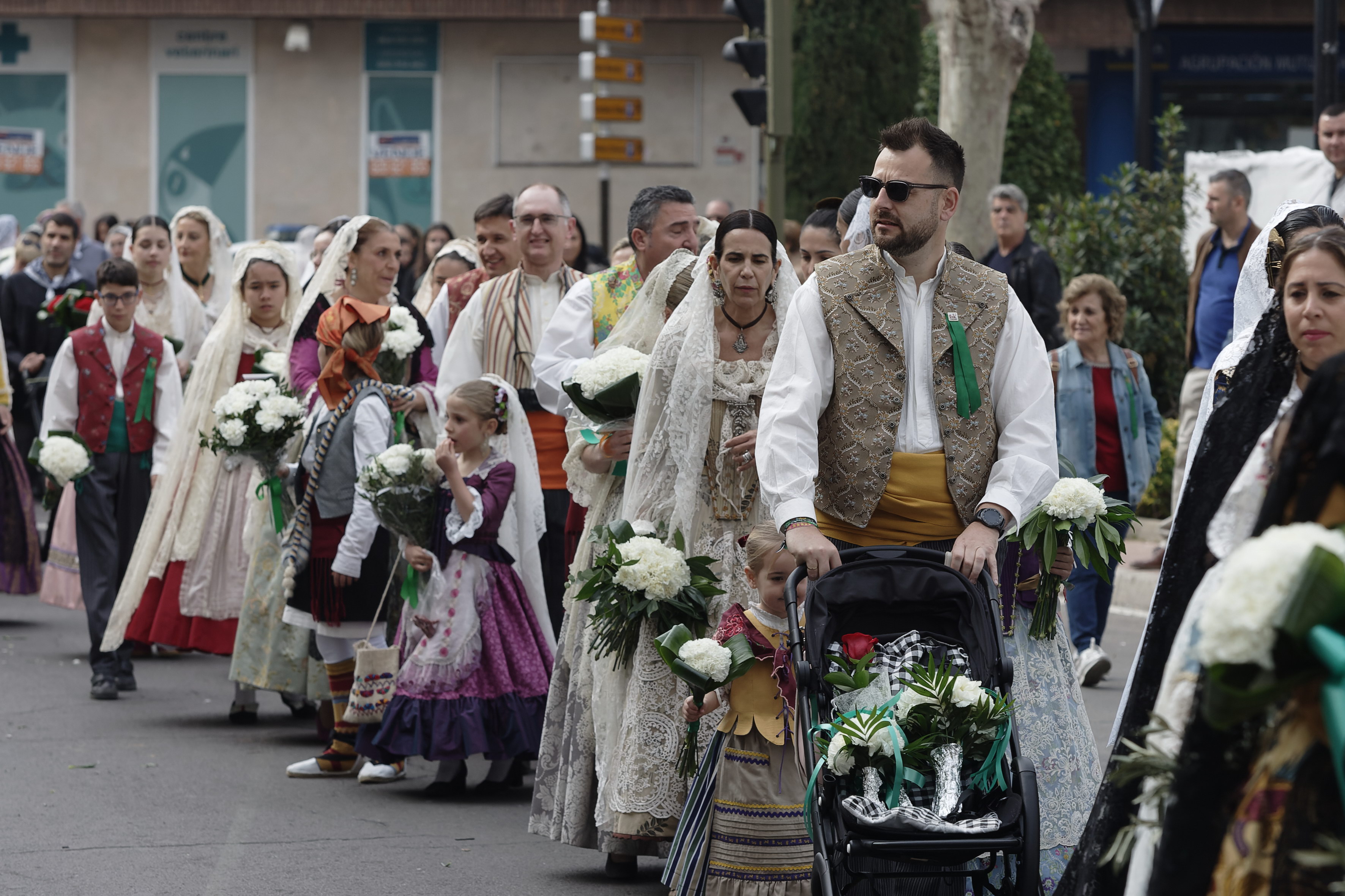 Multitudinaria y emotiva Ofrenda a la Mare de Déu del Lledó (Fotos: Antonio Pradas/Carlos Pascual)