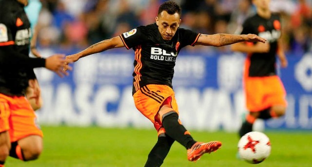 Las molestias de Mina y el castigo de Rafa Mir pueden mantener a Orellana en la lista
