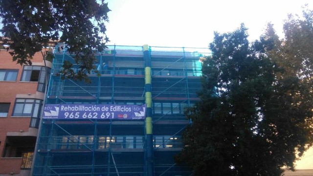 La sede de Proaguas 'muda la piel': Grupo BDI rehabilita la fachada con piedra ventilada