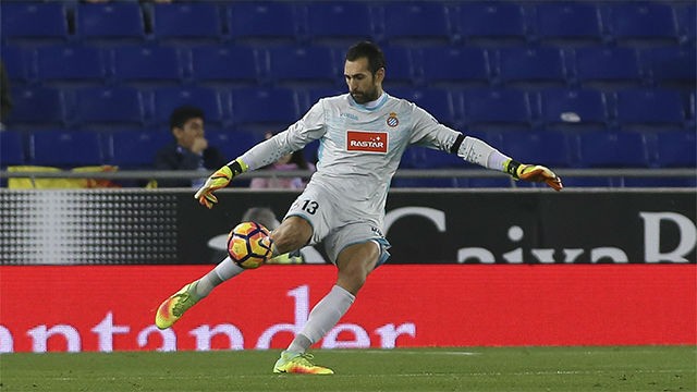 Diego López pide paso en el dilema de la portería del Espanyol