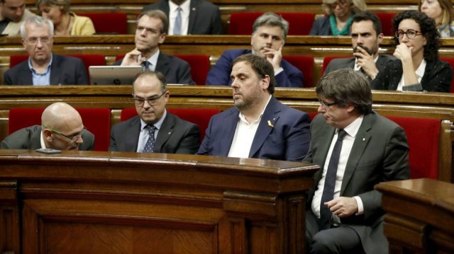 El Parlament aprueba la declaración de independencia de Cataluña