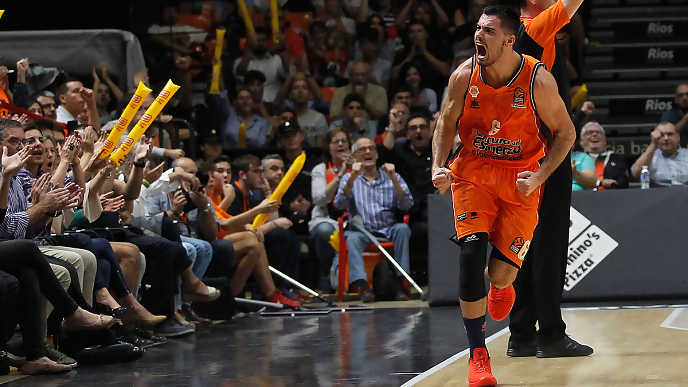 Valencia Basket arrasa a un pobre Unicaja