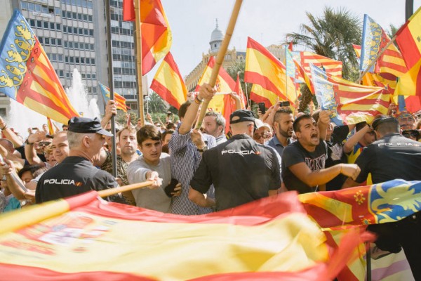 Más de 200 entidades responden en València a los ataques del 9-O con una marcha 