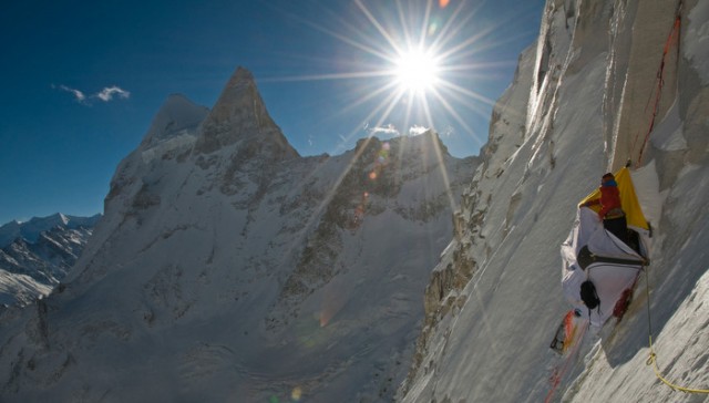 Con el cráneo roto: así se escaló por primera vez el pico más peligroso del Himalaya