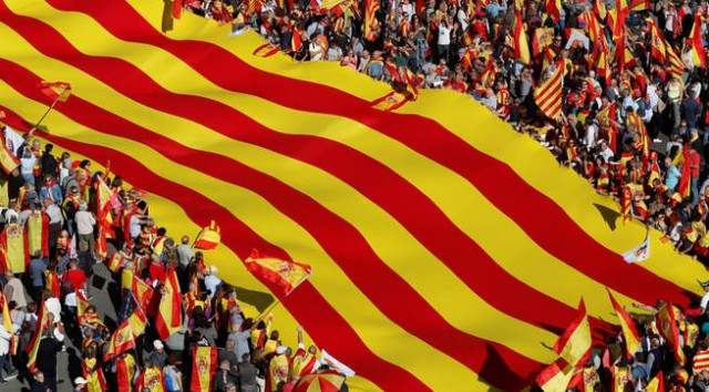 Multitudinaria manifestación en Barcelona a favor de la unidad de España 