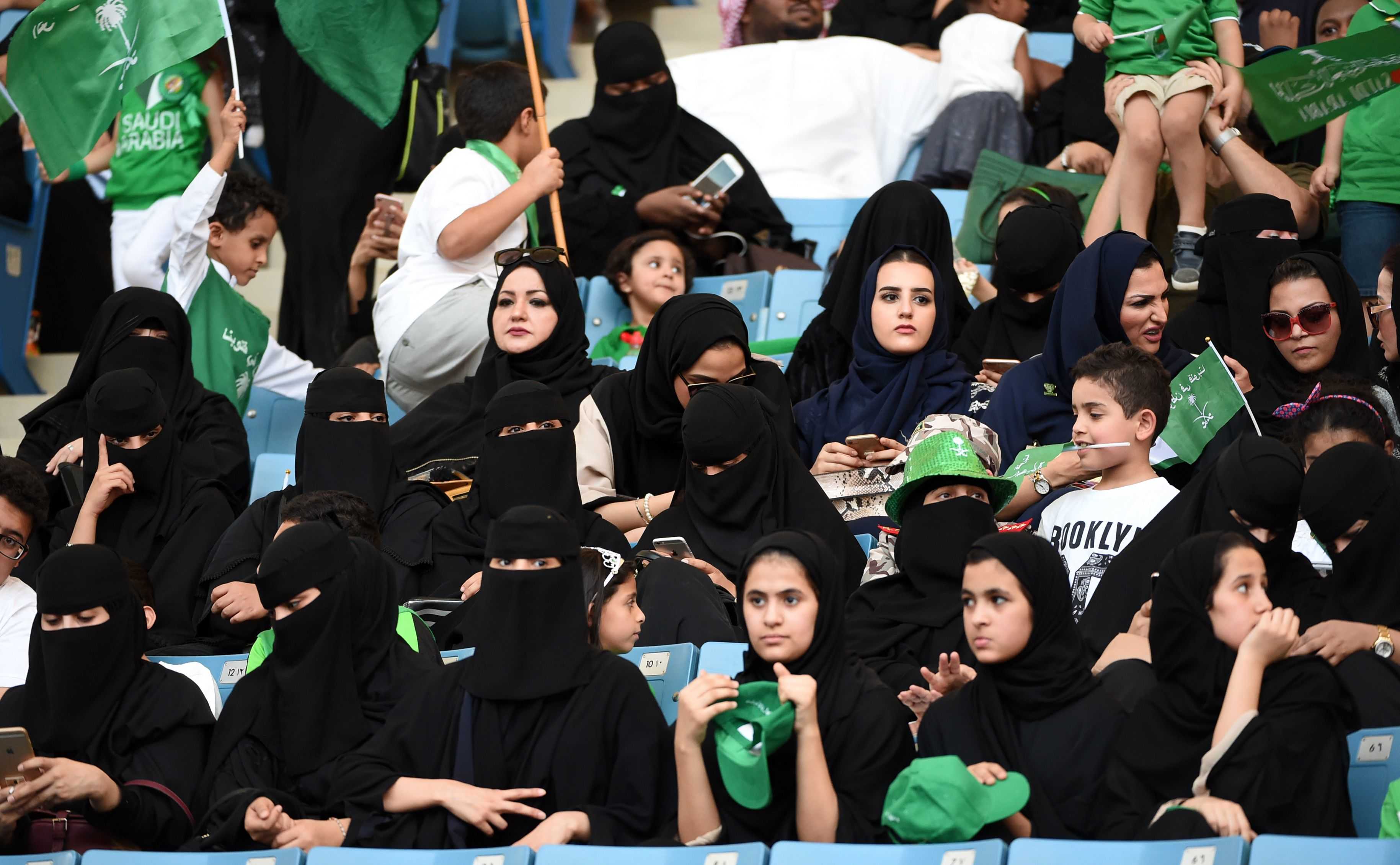 
Arabia Saudí construirá tres estadios con zonas para mujeres acompañadas