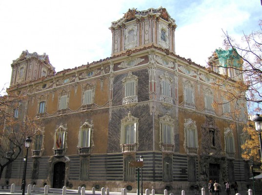 Mobilitiat instal·la una cadena al voltant del Palau Marqués de Dosaigües per 