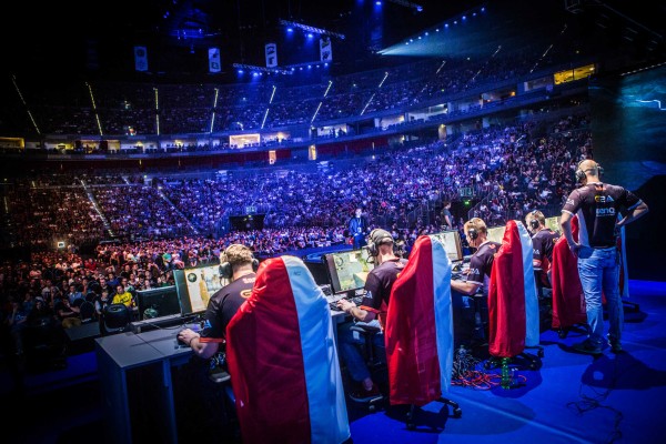 Elevat, una escuela de jugadores profesionales de videojuegos que también imparte valores