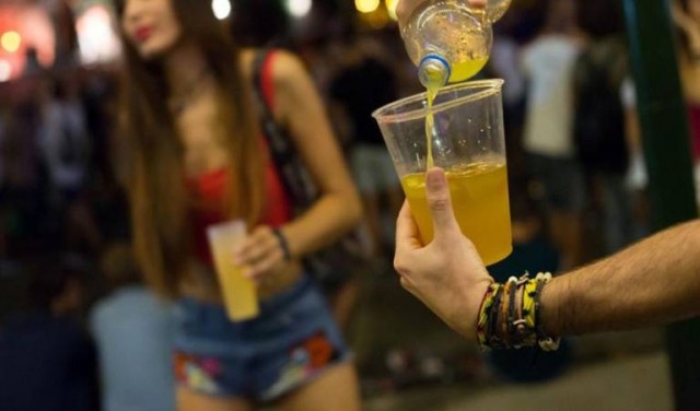 El botellón se va a acabar: València saca 205 vallas a la calle en Halloween para acotar 21 puntos