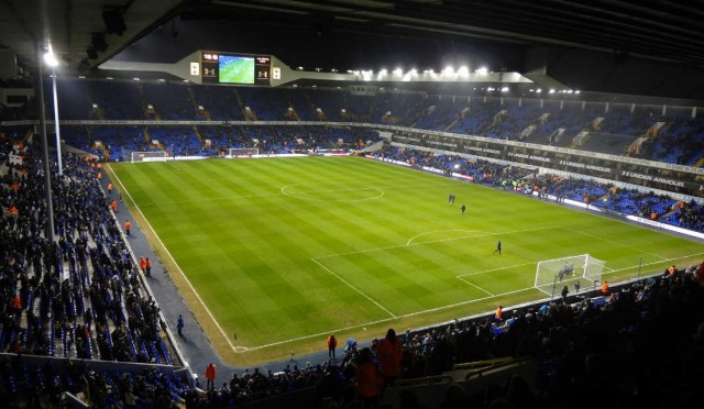 El Tottenham expulsa de por vida a dos aficionados que lanzaron orina a la hinchada rival en las gradas