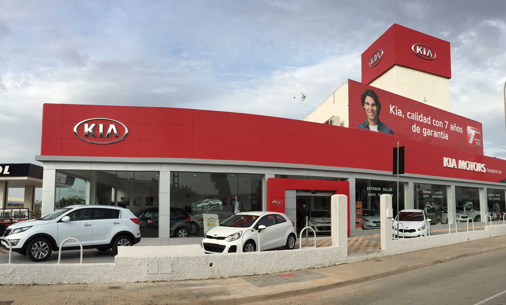 Pie de foto: Kia Autopista Sur cuenta con el mejor servicio para empresas en sus tres centros de atención. - 