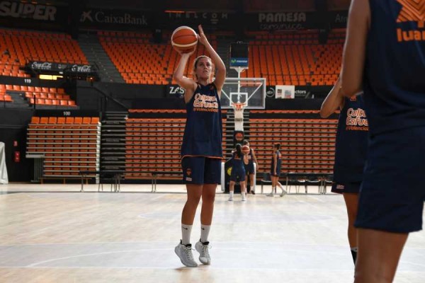 Leles Muñoz intervenida con éxito de su lesión en el menisco